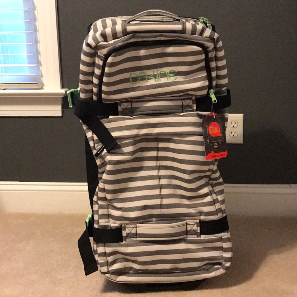 NWT Dakine Women's Split Roller 65 Liter!